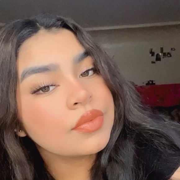 Meet your Posher, Zaira - Picture 1 of 1